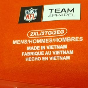 A NEW CHICAGO BEARS SWEATER